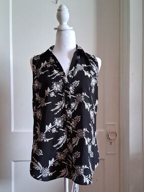 Ann Taylor Black Sleeveless Floral Button-Up Blouse